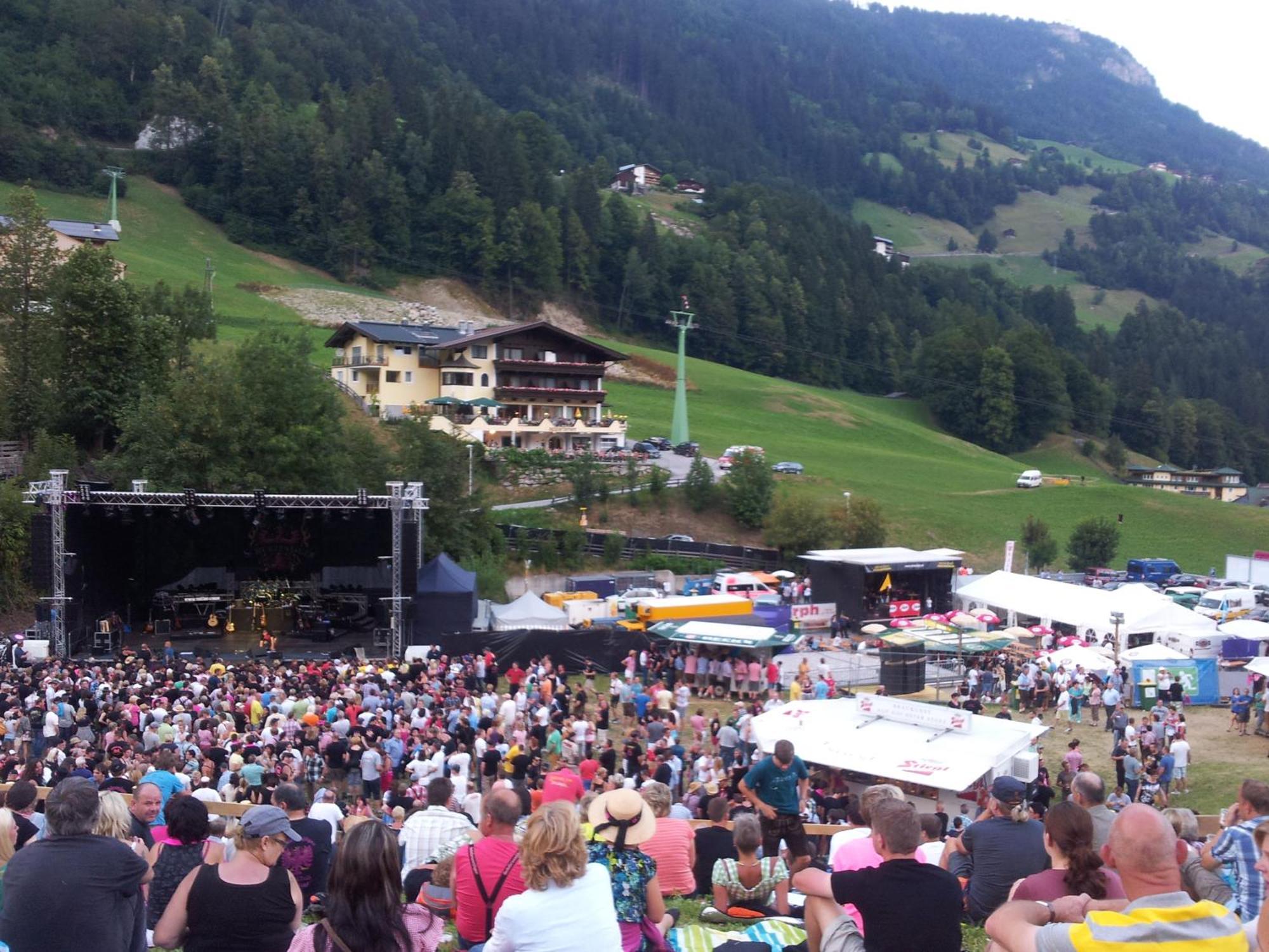 Appartementhaus Zillertal By Piaunddirk Finkenberg Bagian luar foto